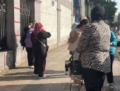 المدارس تستقبل طلاب الثانوية العامة استعدادا لامتحان مادتى الفيزياء والتاريخ