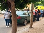 أولياء الأمور خارج لجان الثانوية العامة ببورسعيد في انتظار الطلاب.. صور 