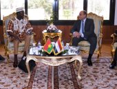 وزير الطيران يبحث مع وزير النقل ببوركينا فاسو سبل التعاون المشترك