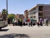 98 ألف طالب بالثانوية العامة "علمى" يؤدون امتحان الاستاتيكا.. 20 سؤالا بينها مقاليا بـ4 درجات و18 موضوعية بـ26 درجة.. وصول الأسئلة للجان بشكل آمن.. وتوجيهات بتوزيع ورق الإجابة قبل الامتحان بـ10 دقائق.. صور