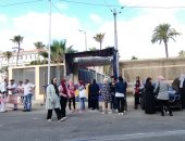 قطار الثانوية العامة يصل محطة اللغة الأجنبية الأولى.. 37 سؤالًا بـ50 درجة بينها 3 أسئلة مقالية بـ8 درجات و34 سؤالا موضوعيا بـ42 درجة.. التعليم تتابع وصول الأسئلة.. وتشديد التفتيش لمنع تسريب أدوات الغش والمحمول 