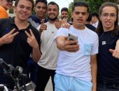 مراجعة قبل الامتحان.. انتظام دخول الطلبة لجان الثانوية العامة ببورسعيد