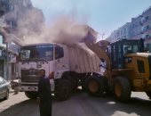 حملات مكبرة لتحسين حالة النظافة ورفع التعديات بشارع فيصل فى الجيزة.. صور