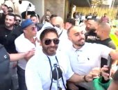 استقبال أسطوري من الشعب اللبناني للنجم تامر حسني.. فيديو وصور