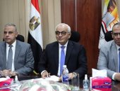 وزير التعليم: تصحيح أوراق أى طالب يصرح بقيامه بالغش فى لجنة خاصة.. رضا حجازى: فحص الهاتف المحمول للطالب المضبوط بالغش الإلكترونى.. وفى حال ثبوت اتصاله بأحد المدرسين يُحول المدرس للتحقيق.. صور