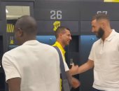 طارق حامد ينضم لمعسكر اتحاد جدة ويلتقي بنزيما وكانتي.. فيديو