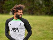 محمد صلاح يظهر قوة ومهارة فى تدريبات ليفربول استعداداً للموسم الجديد.. صور