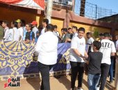 طلاب الثانوية العامة بالأقصر يتوافدون على لجان آخر الامتحانات.. صور