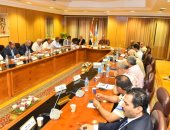 محافظ أسيوط يعقد اجتماعا لبحث الموقف التنفيذى لمشروعات الخطة الاستثمارية الجديدة
