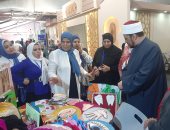 رئيس المنطقة الأزهرية يتفقد جناح الأزهر بمعرض مكتبة الإسكندرية للكتاب