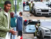 راشفورد يوقف سيارته الفارهة من أجل مصافحة الجماهير.. صور