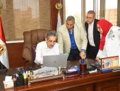 محافظ الغربية يناقش تطوير المحاور المرورية والطرق الرئيسية بطنطا والمحلة 