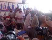 وزير الصحة يتفقد أعمال مبادرة 100 يوم صحة بقرية بركة.. صور