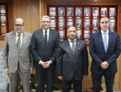 رئيس قضايا الدولة يستقبل وكيل وأمين عام مجلس النواب للتهنئة 