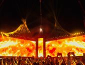تامر حسني يطير 40 مترا في دخلة حفله الكبير في افتتاح مهرجان العلمين