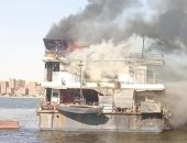 إخماد حريق اشتعل داخل مركب بنهر النيل فى الحوامدية.. صور 
