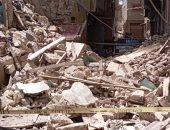 انهيار أجزاء من عقار قديم خال من السكان بحى الجمرك فى الإسكندرية