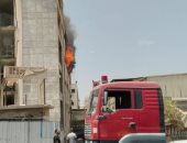 12 سيارة إطفاء تسيطر على حريق بمصنع أثاث مكتبى بالعبور.. و6 حالات اختناق