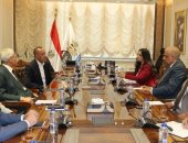 وزير قطاع الأعمال العام يبحث مع رئيس هيئة الشراء الموحد إنشاء أول مصنع لأكياس الدم