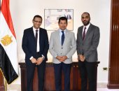 نقيب الصحفيين يلتقى وزير الشباب والرياضة لإنهاء كل مشكلات النادى النهرى