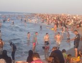 استمرار توافد المواطنين للاستمتاع بشواطئ مصيف بلطيم وتوفير جميع الخدمات.. صور