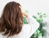 وصفات طبيعية لعلاج مشكلات الشعر الشائعة أبرزها قشرة الرأس