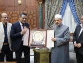 شيخ الأزهر يستقبل نقيب الصحفيين ويبحثان سبل تعزيز التعاون المشترك.. صور