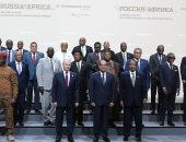 الرئيسان السيسي وبوتين يتوسطان صورة للقادة المشاركين فى القمة الأفريقية الروسية