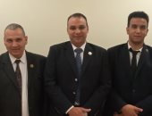 جمارك مطار القاهرة تضبط راكبا بحوزته كمية من مخدر وزيت الماريجوانا 