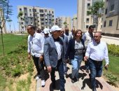 وزير الإسكان يوجه بتوفير أماكن جلوس مظللة فى المناطق المفتوحة بسكن كل المصريين