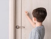 5 خطوات هتساعدك في تعليم طفلك الخصوصية