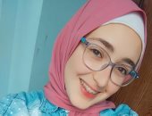 الأولى على الثانوية العامة "أدبى": "فرحت أهلى وكافئتهم على تعبهم"