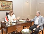 وزيرة الثقافة تلتقي قيادات الوزارة لمناقشة الخطة الاستثمارية لهيئاتهم