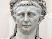 كلوديوس نبذته أسرته وأبعدته عن المناصب ومرضه أنقذه من الموت وأصبح إمبراطورا