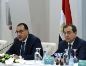 رئيس الوزراء يترأس مائدة مستديرة حول صناعة الهيدروجين الأخضر بحضور ممثلى شركات عالمية.. مدبولى: مصر اتخذت إجراءات مهمة جعلتها تحتل مكانة تنافسية في قطاع الهيدروجين الأخضر.. ونمتلك البنية التحتية اللازمة لإنتاجه