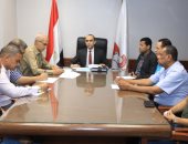 نائب محافظ سوهاج يؤكد على إعادة توزيع السيارات المتنقلة على المراكز التكنولوجية