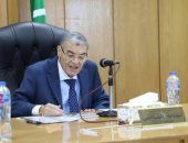 محافظ المنيا يتابع معدلات تنفيذ مشروعات "حياة كريمة"