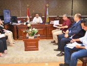 محافظ الغربية يعقد اجتماعًا لمناقشة الموقف التنفيذي للمشروعات الجارية بالمحافظة