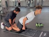 إمام عاشور يستكمل التأهيل من تمزق الخلفية مع أخصائى الأهلى.. صور