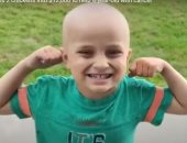 طفل أمريكى يبيع دجاجتين بـ12 ألف دولار لعلاج شقيقه من السرطان.. فيديو