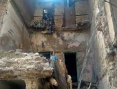إزالة الأجزاء المعلقة بعقار بحي جمرك الإسكندرية حرصا على الأرواح 