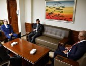 رئيس البورصة يعرض مقترح تعميم فكرة الانتخابات الإلكترونية فى عموميات الأندية