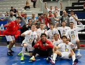 ناشئو اليد يحتفلون بالوصول للمربع الذهبى ببطولة العالم على أنغام "سطلانة".. فيديو