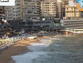 ارتفاع الأمواج وعدم استقرار حالة البحر بالإسكندرية مع رفع الراية الحمراء غربا