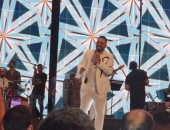 رامى عياش يتألق بحفله فى مهرجان العلمين بعد عرض أزياء مايكل سينكو