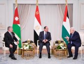 قادة مصر والأردن وفلسطين: حل قضية فلسطين وتحقيق السلام ضرورة إقليمية ودولية