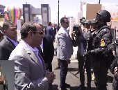 الرئيس السيسى لأفراد ارتكاز أمنى بمطروح: "بتنزلوا إجازات كل قد إيه؟"