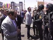 الرئيس السيسى يتفقد الارتكاز الأمنى المشترك بمنفذ السلوم فى مطروح.. فيديو