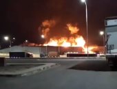 السيطرة على حريق مستودعات مواد قابلة للاشتعال فى العقبة بالأردن.. فيديو