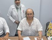 "معا نقدر نغير حياة مرضى الأورام" طبيب بالزقازيق يجوب الشرقية لعلاج المرضى بالمجان